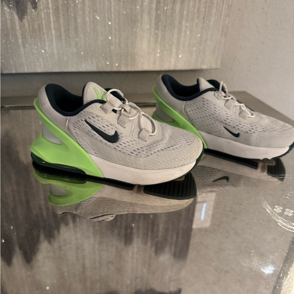 Nike Kids Shoes - light grey, white and Green